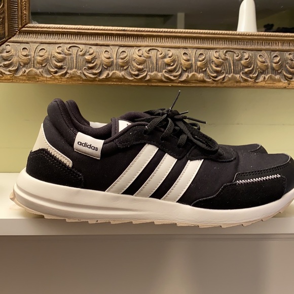 Adidas Sneakers ~ Size 9 1/2 - Picture 2 of 8